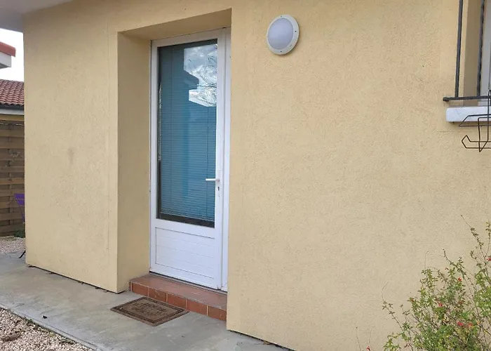 Апартаменты Joli 1 Personne, Avec Terrasse Тарб